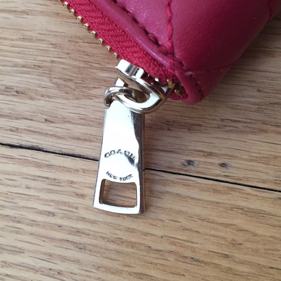 🚫 SOLD 🚫 Coach quilted red leather wallet NWOT - Picture 5 of 6